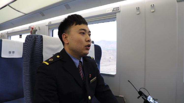 “90后”列車(chē)長(zhǎng)邢凌熙：“我和家鄉(xiāng)更近了”