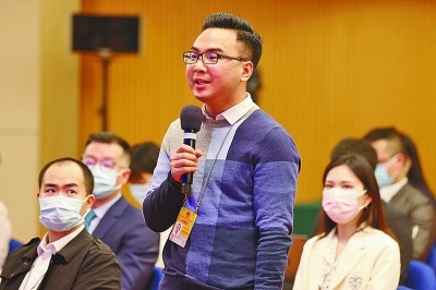 “走過(guò)千山萬(wàn)水，從沒(méi)有忘卻來(lái)時(shí)的路”