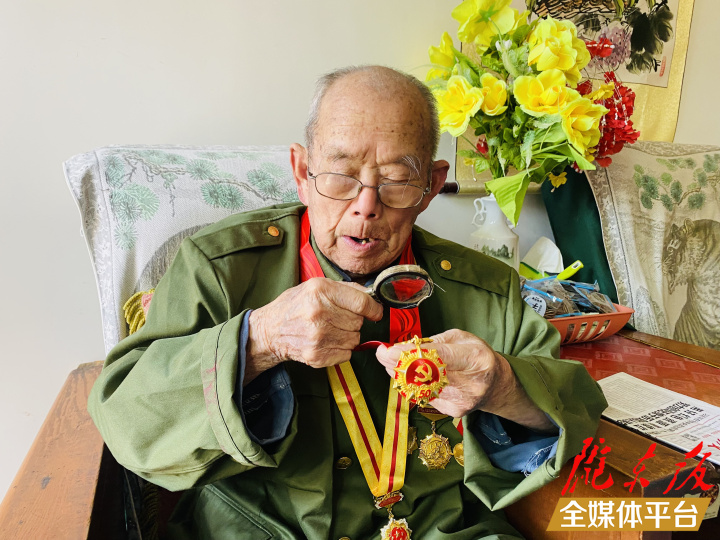【光榮在黨50年】徐連江：“永遠(yuǎn)跟黨走，永遠(yuǎn)都愛國！”