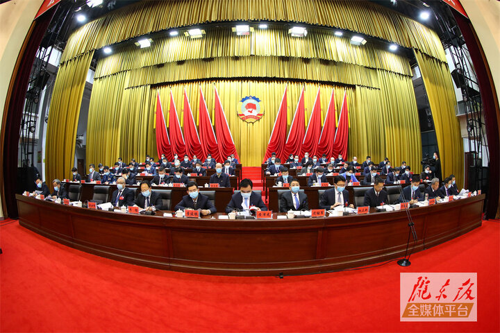 【市兩會視頻海報】努力開創(chuàng)新時代慶陽政協(xié)工作新局面，為推動慶陽老區(qū)全面振興作出新的更大貢獻！