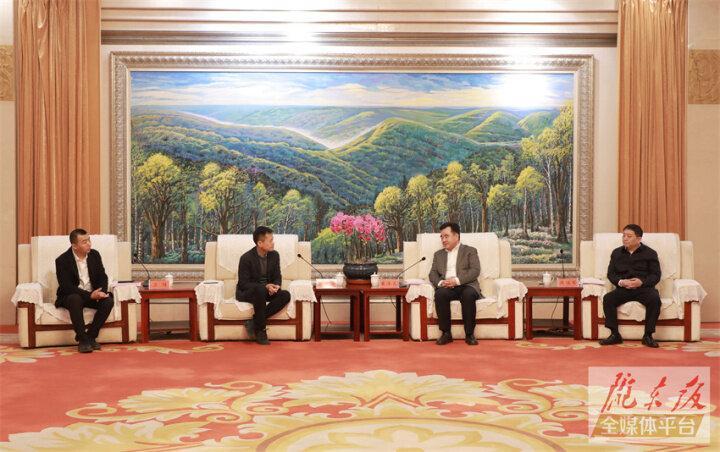 黃澤元周繼軍與阿里巴巴集團(tuán)副總裁、阿里云全球銷售總裁蔡英華一行座談