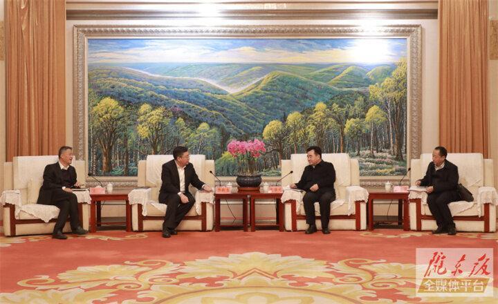 黃澤元與中國(guó)中鐵股份有限公司黨委常委、副總裁李新生一行座談