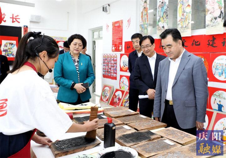 向全市少年兒童致以節(jié)日祝福！黃澤元開展“六一”國際兒童節(jié)慰問活動(dòng)