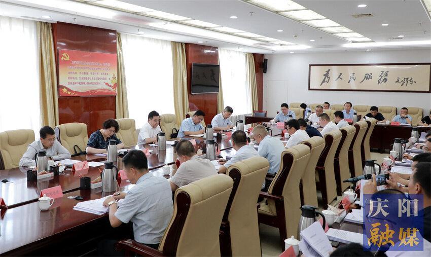 黃澤元與駐慶央企、金融機(jī)構(gòu)、市屬國有企業(yè)和民營企業(yè)負(fù)責(zé)人座談