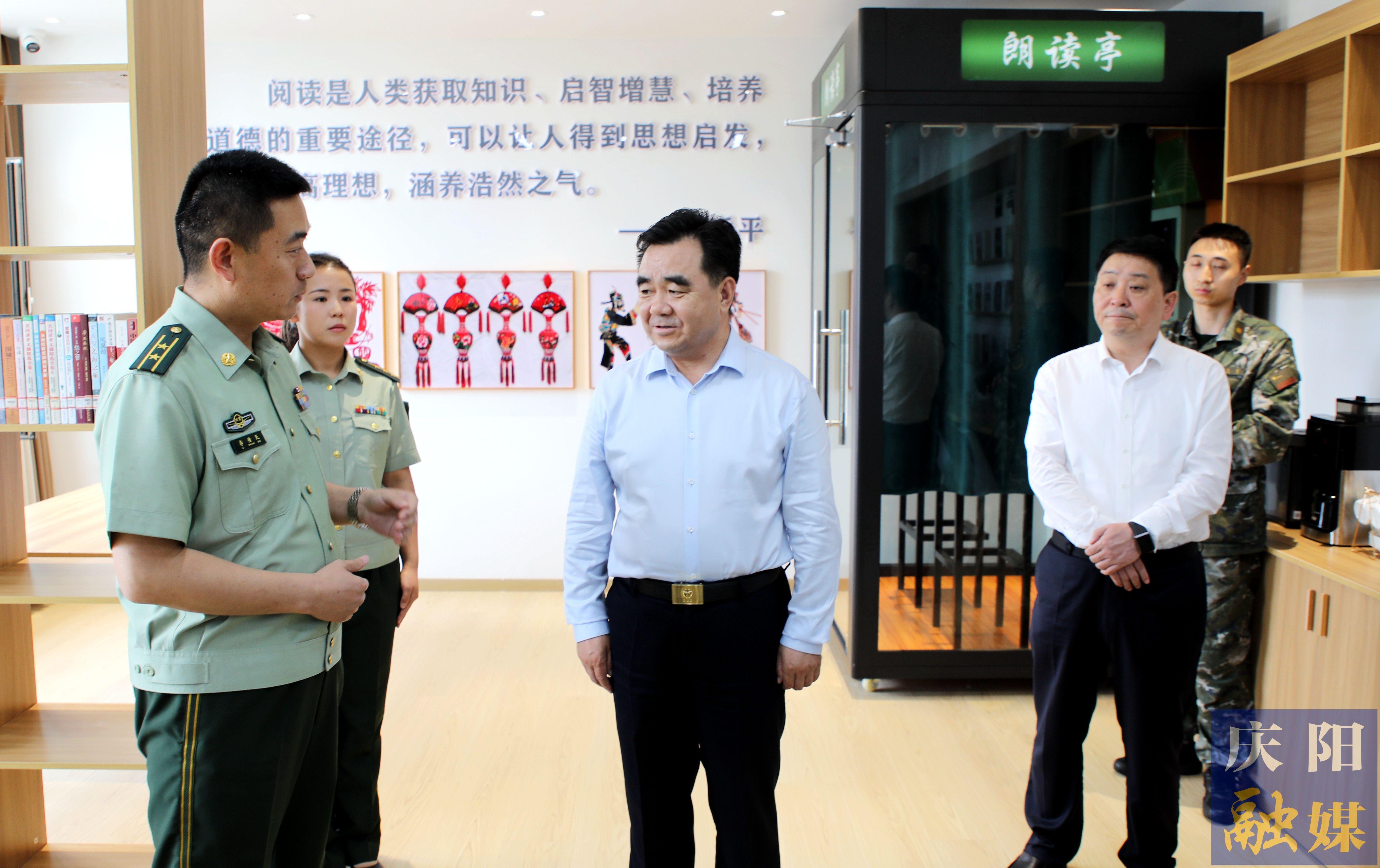 黃澤元周繼軍開(kāi)展“八一”走訪(fǎng)慰問(wèn)活動(dòng)