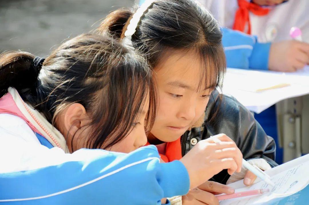 周末聊一會兒 | 陪讀打卡，你被孩子五花八門的“作業(yè)”拿捏了嗎？