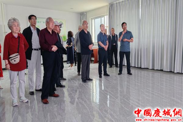 慶陽市委機關退休干部觀摩團調研慶城縣現(xiàn)代化肉羊“育繁推” 一體化產(chǎn)業(yè)園建設工作