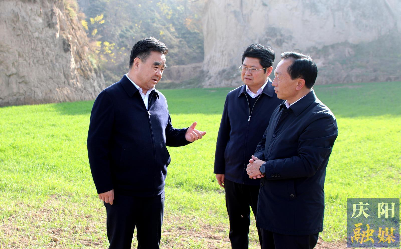 黃澤元在鎮(zhèn)原縣調(diào)研重點交通項目規(guī)劃建設(shè)情況時強調(diào) 著眼長遠(yuǎn)布局構(gòu)建內(nèi)暢外聯(lián)路網(wǎng)體系 狠抓項目推進構(gòu)筑高質(zhì)量發(fā)展強支撐