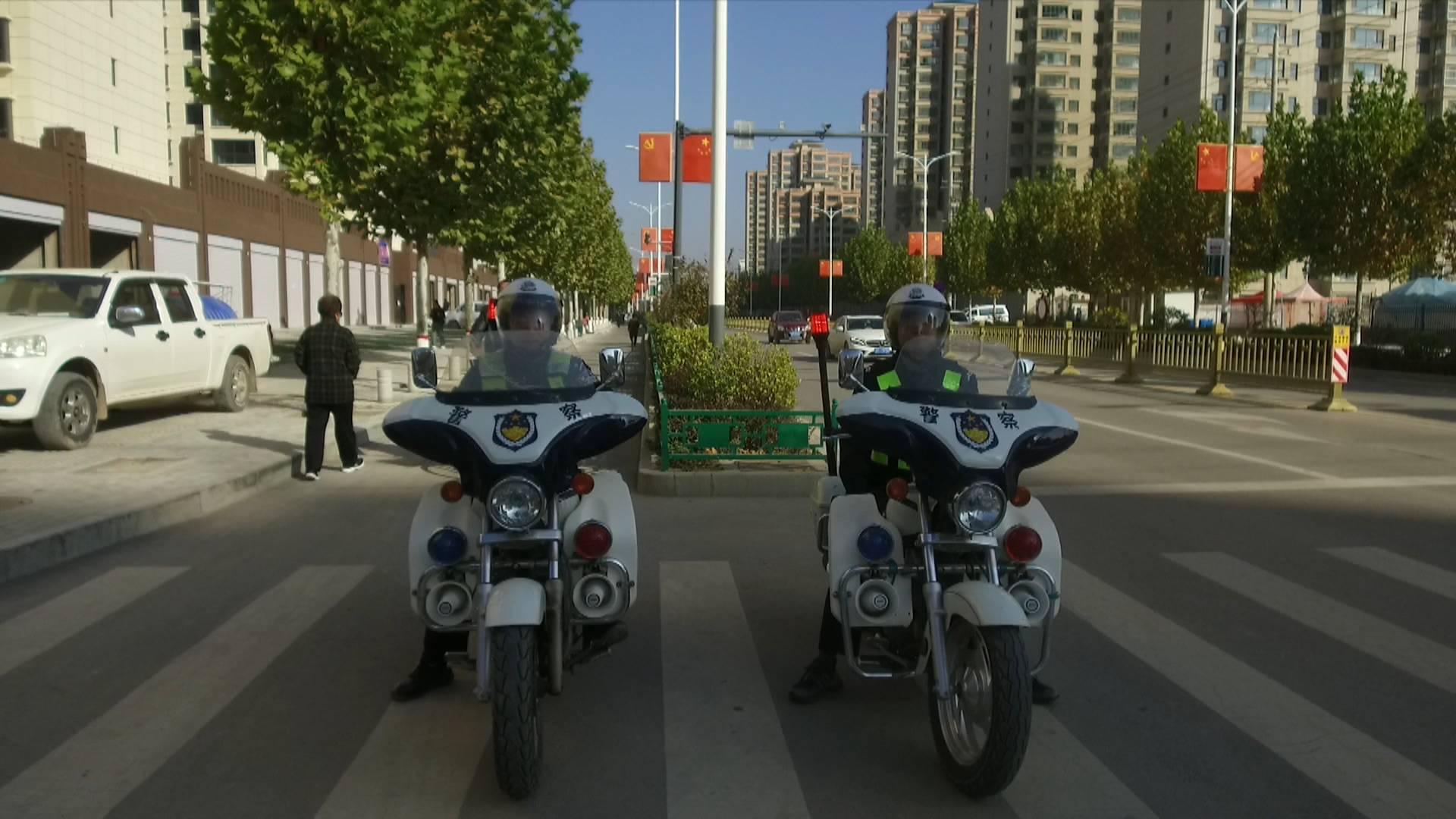 合水縣公安局交警大隊(duì)開(kāi)展校園周邊接送學(xué)生車輛專項(xiàng)整治行動(dòng)
