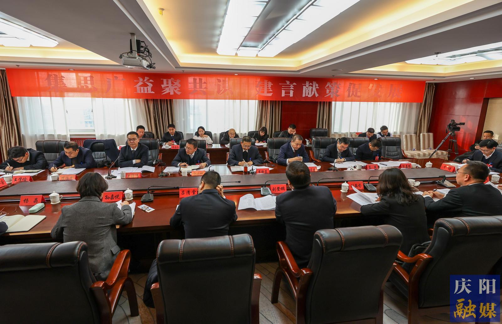 慶陽(yáng)市政協(xié)委員分組討論政府工作報(bào)告和計(jì)劃、財(cái)政報(bào)告