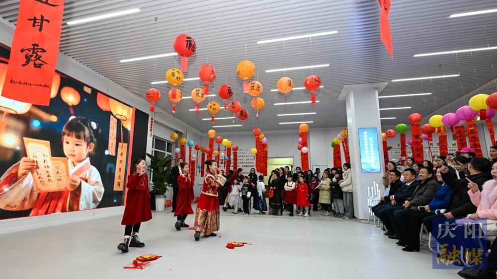 【攝影報(bào)道】賞燈猜謎歡樂多  慶陽(yáng)市財(cái)政局與西峰區(qū)育才路社區(qū)共慶元宵佳節(jié)