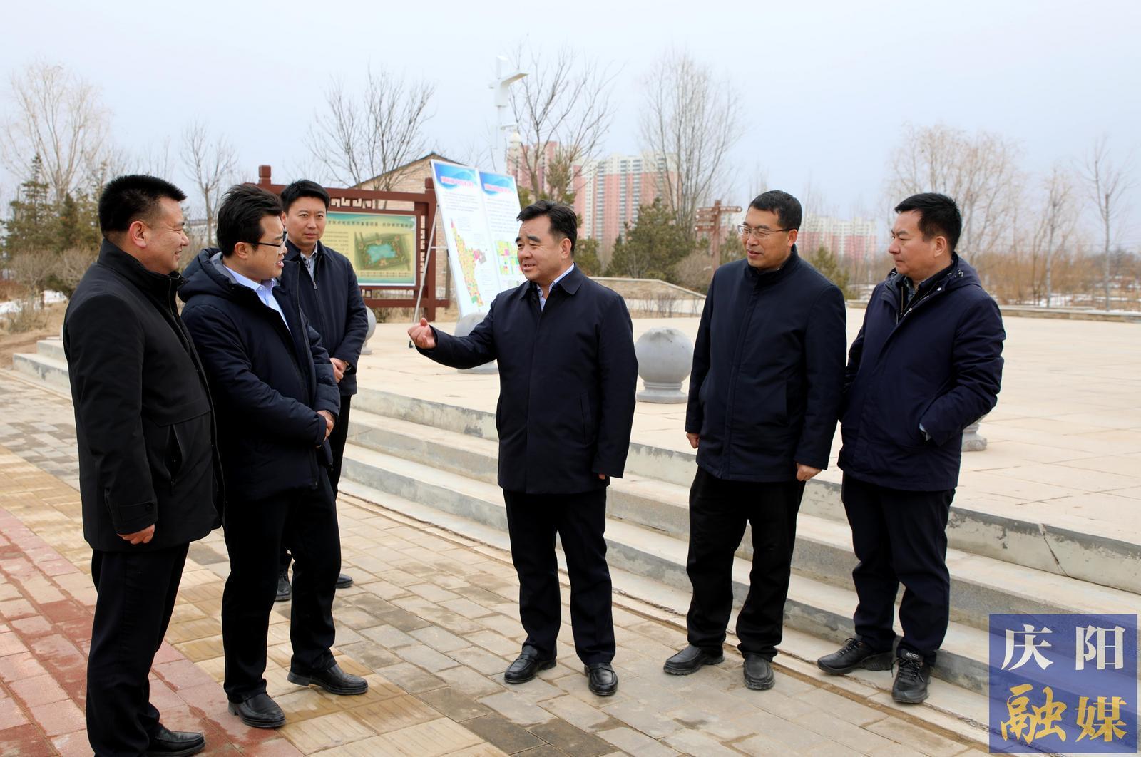 黃澤元在西峰區(qū)調(diào)研時強調(diào) 堅決扛牢經(jīng)濟“大塊頭”責(zé)任擔(dān)當(dāng) 奮力為全市高質(zhì)量發(fā)展勇挑重?fù)?dān)多作貢獻