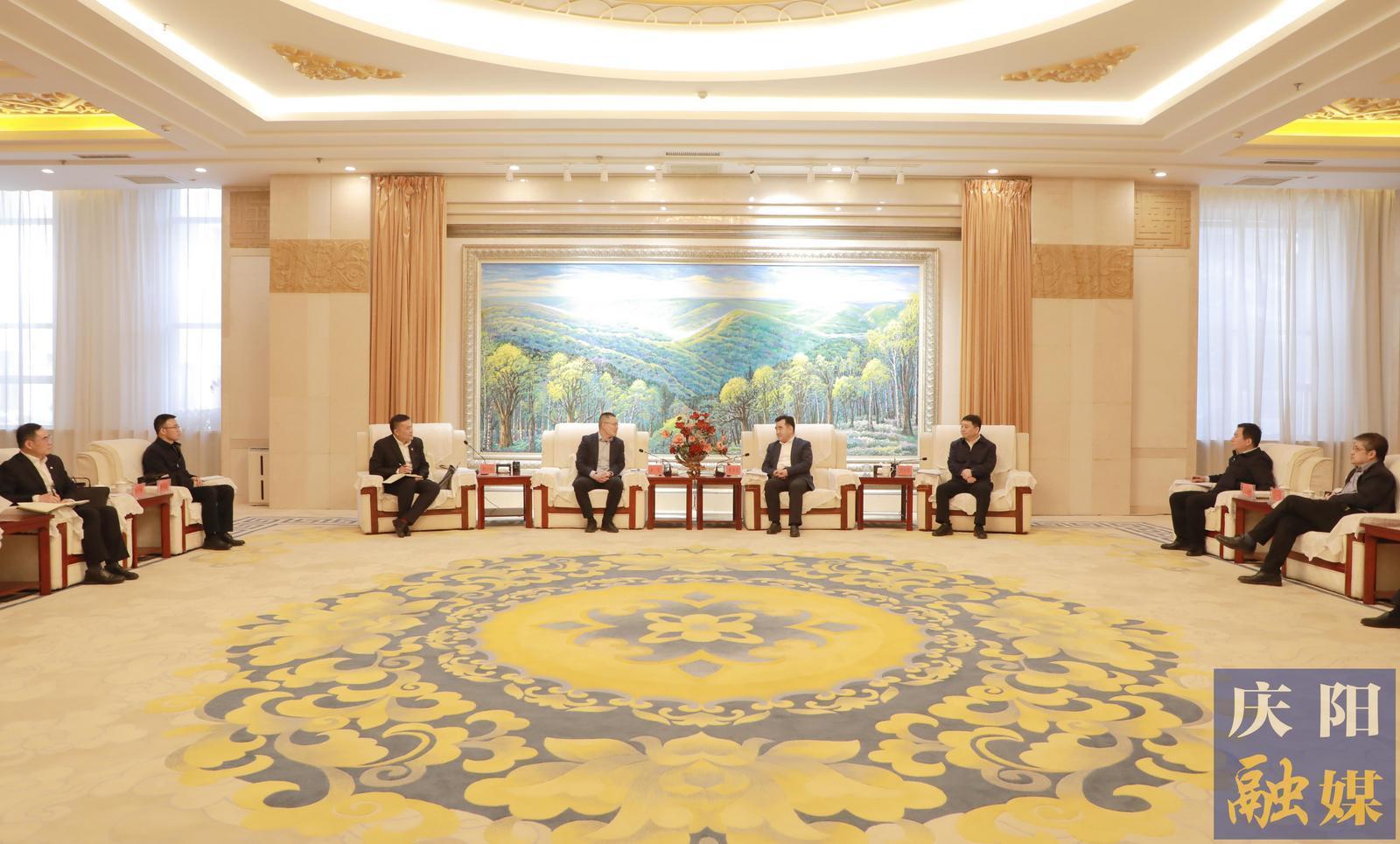 黃澤元周繼軍與中國農(nóng)業(yè)發(fā)展銀行甘肅省分行黨委書記、行長金雷一行座談