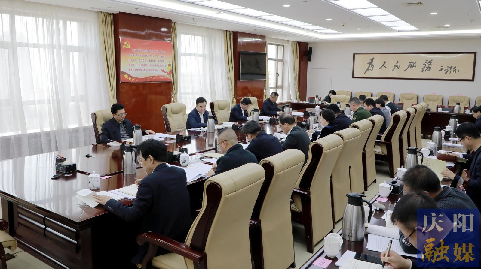 慶陽(yáng)市委常委會(huì)、市政府班子開(kāi)展深入貫徹中央八項(xiàng)規(guī)定精神學(xué)習(xí)教育讀書(shū)班第二次集中學(xué)習(xí) 黃澤元主持并講話(huà) 周繼軍趙立新李隆基等參加