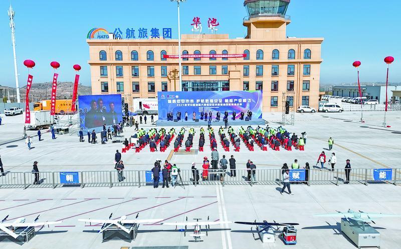 2025數(shù)字中國創(chuàng)新大賽·低空經(jīng)濟賽道·特別報道丨無人機秒變“巡檢尖兵”！全國首次油田巡檢挑戰(zhàn)賽在慶陽舉行