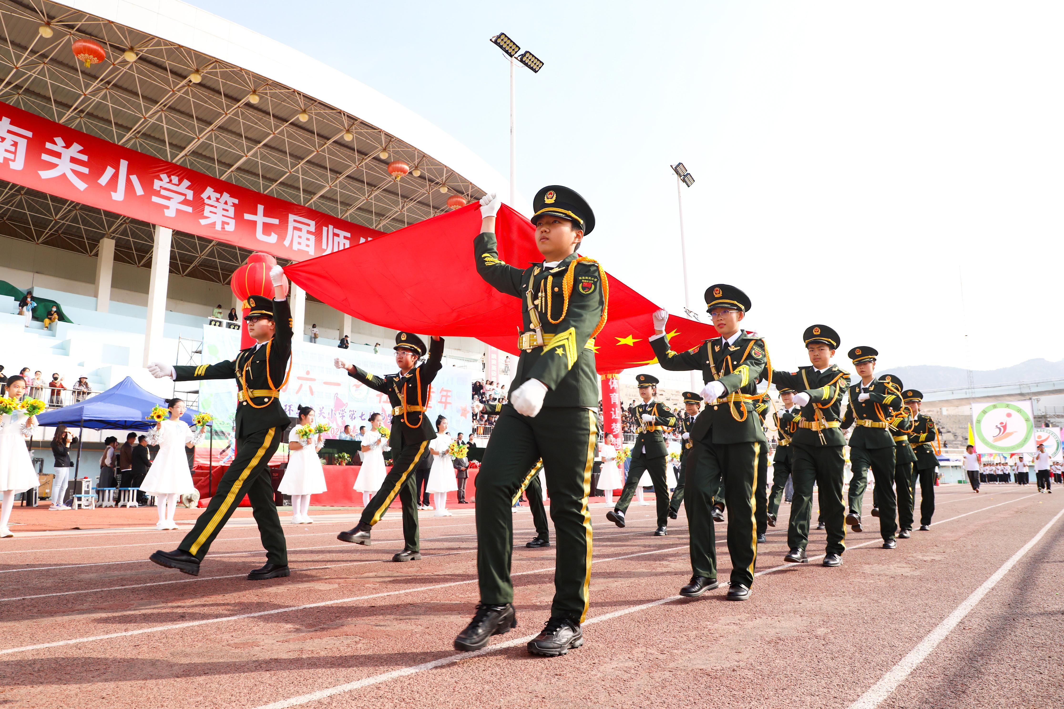 【攝影報道】花樣整活！環(huán)縣南關(guān)小學(xué)師生運動會燃情開幕
