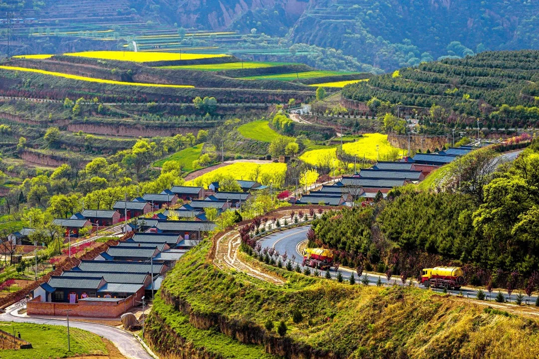 【“亮牌子、樹形象、展風(fēng)采”城鄉(xiāng)文明創(chuàng)建巡禮】慶陽市西峰區(qū)顯勝鄉(xiāng)毛寺村：“四維共進” 繪就文明鄉(xiāng)村新畫卷