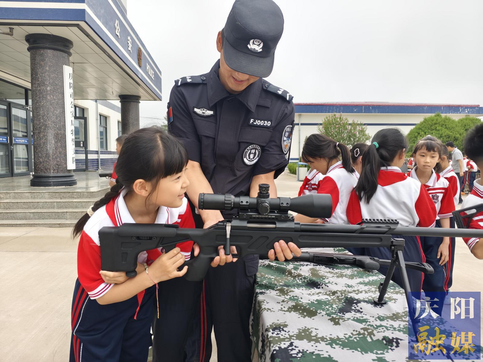 慶陽(yáng)市少年警?！凹t領(lǐng)巾進(jìn)警營(yíng)”實(shí)踐體驗(yàn)營(yíng)活動(dòng)開展